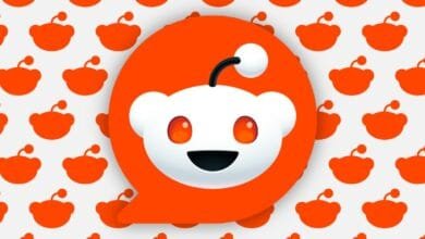 Reddit's Snoo mascot smiles in a bright orange speech bubble against a background of repeating Snoo icons.