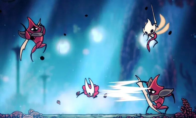 Knight battling three red enemies in Hollow Knight, a 2D action game.