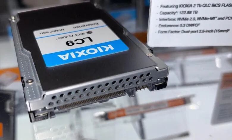 KIOXIA LC6 122.88TB NVMe SSD, dual-port 2.5-inch drive featuring BiCS FLASH technology.