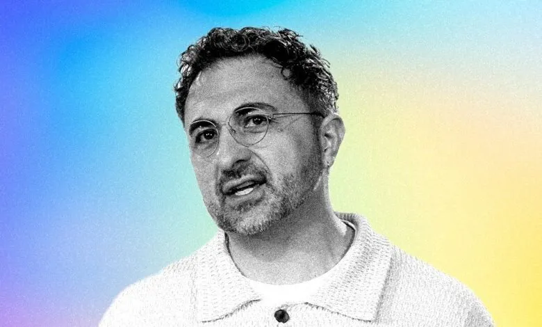 Headshot of Eric Horvitz, Microsoft's chief scientist, against a colorful background.