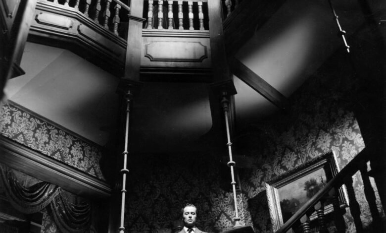 Agnes Moorehead and Tim Holt in a dramatic scene from Orson Welles's 'The Magnificent Ambersons'.