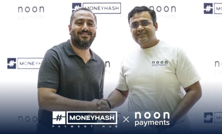 MoneyHash and Noon Payments representatives shake hands at a partnership announcement event.
