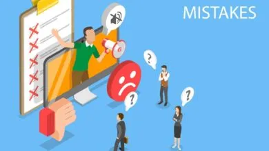 Isometric illustration of a checklist with red crosses, a man with a megaphone, and confused people with question marks.