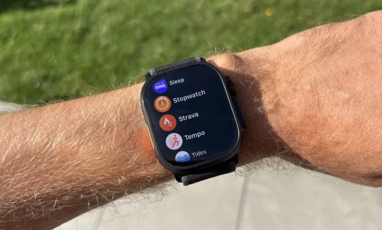Apple Watch displaying Sleep, Stopwatch, Strava, Tempo, and Tides apps.