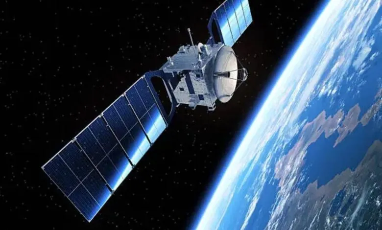 Satellite orbiting Earth, showcasing solar panels and communication dish against a backdrop of stars.