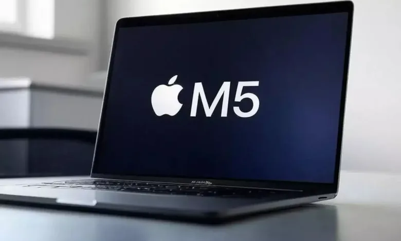 Apple logo and M5 text displayed on a laptop screen