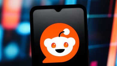 Close-up of the Reddit logo displayed on a smartphone screen.