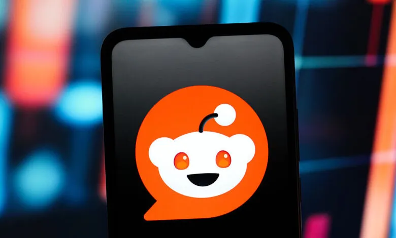 Close-up of the Reddit logo displayed on a smartphone screen.