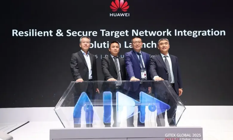 Four men in suits stand behind a display with the Huawei logo and text about network integration.