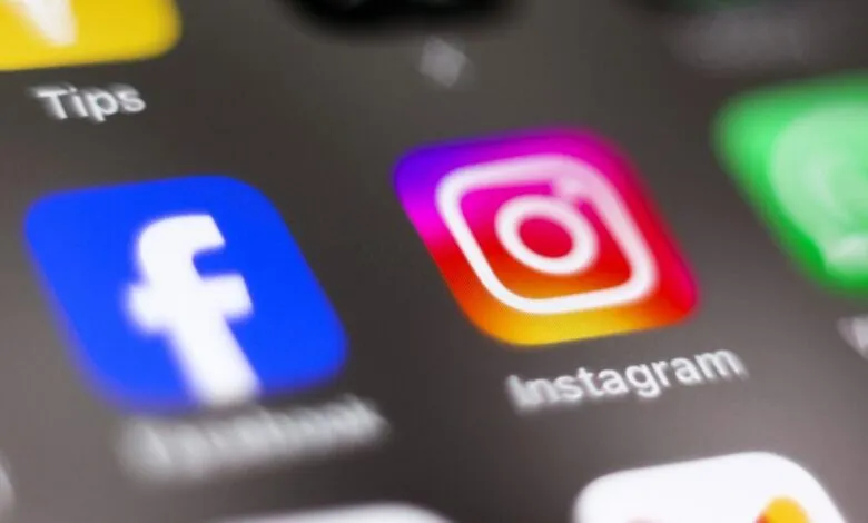Close-up of Facebook and Instagram app icons on a smartphone screen.