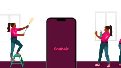 Illustration of cleaning professionals and a smartphone displaying the Snabbit logo.