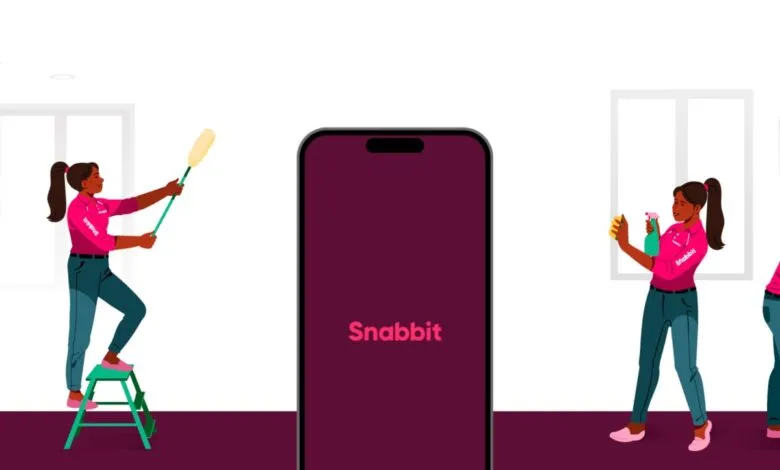 Illustration of cleaning professionals and a smartphone displaying the Snabbit logo.