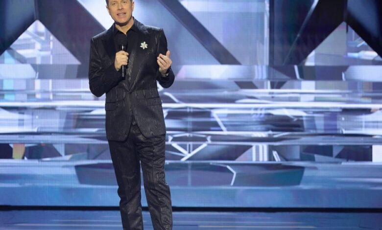 Geoff Keighley hosts The Game Awards in a patterned suit.
