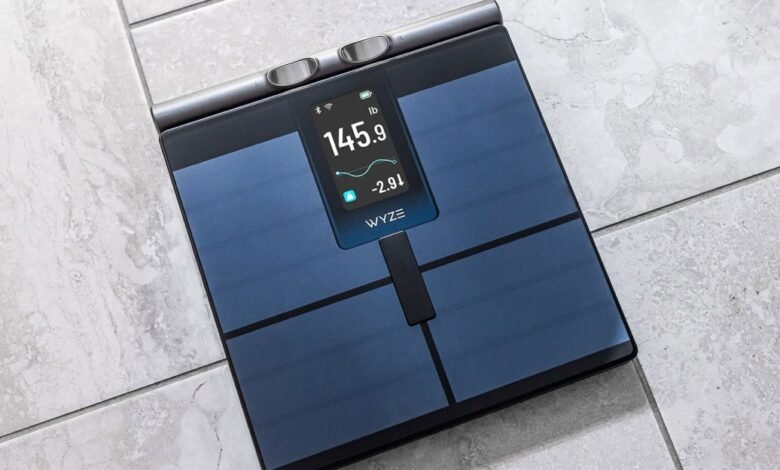 Wyze smart scale displaying weight and progress on a digital screen.