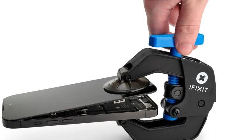 iPhone repair using iFixit tool to separate screen.