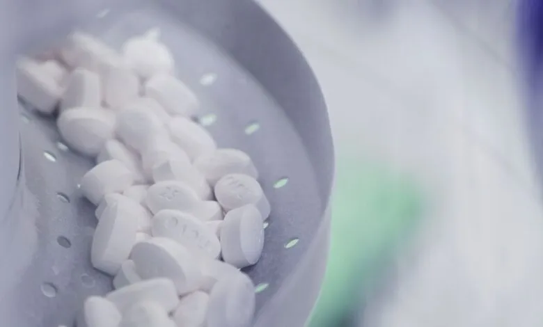 Close-up of white oral semaglutide 25 mg tablets in a dispensing tray.