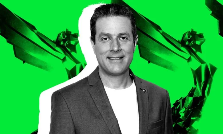 Geoff Keighley at The Game Awards with green background.