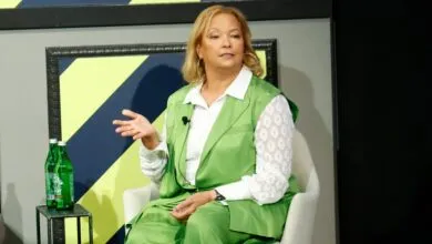 Apple Shake-Up: More Top Executives Depart