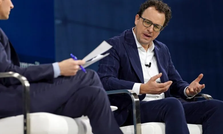 Nathaniel Popper speaks at event, gesturing with his hands.