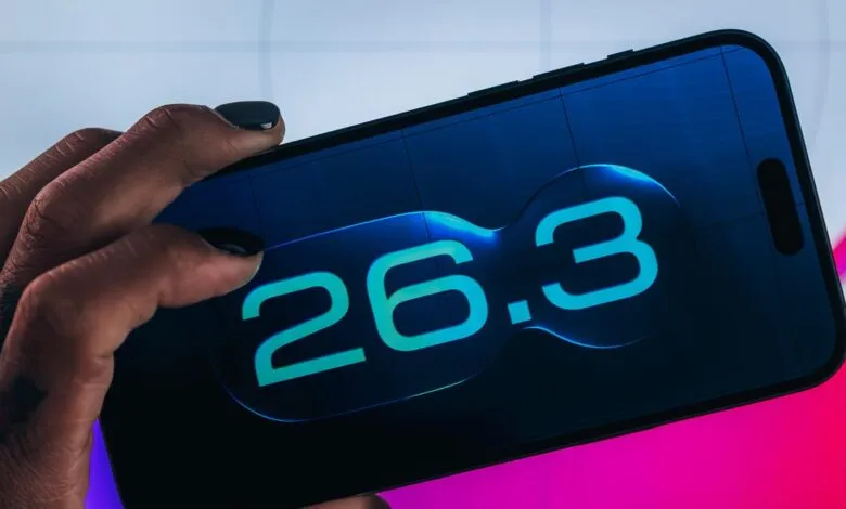 Hand holding phone displaying '26.3' in bright blue on a dark screen.
