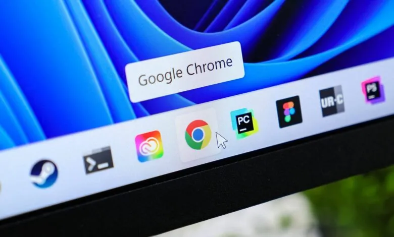 Close-up of Windows taskbar with Google Chrome icon highlighted.