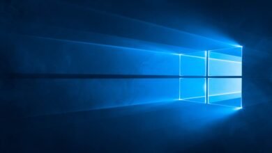 Windows logo in blue with light rays emanating from the center.