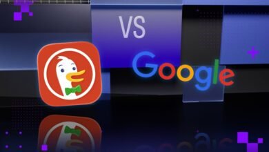 DuckDuckGo logo versus Google logo on a geometric background.