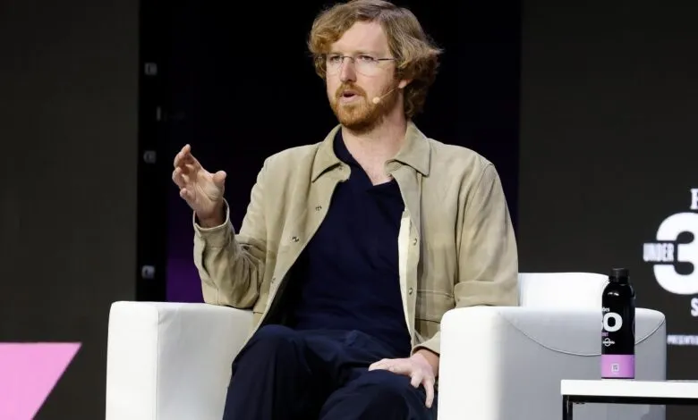 Josh Wolfe speaks at Forbes Under 30 Summit on stage.