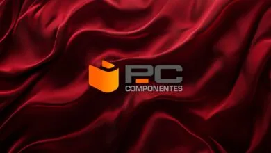 PcComponentes logo on a red satin background.