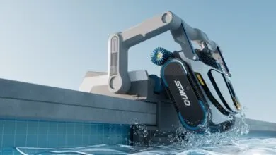 Robot Pool Cleaner Lifts Itself Out to Charge