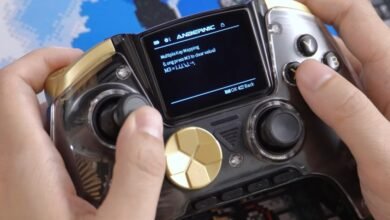 Anbernic’s New Wireless Controller Has a Screen and Heart Rate Monitor