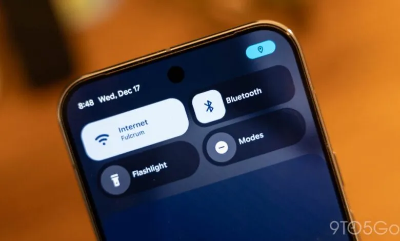 Smartphone screen displaying quick settings menu with Bluetooth, Wi-Fi, and Flashlight.