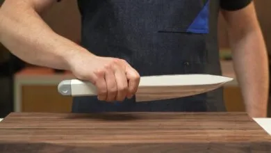 Cutting With a Knife That Vibrates 30,000 Times Per Second