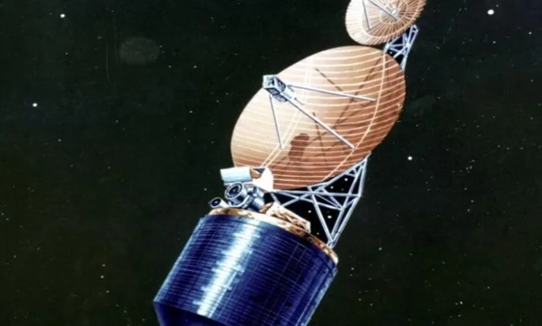 Illustration of a satellite with large dish antennas against a starry background.