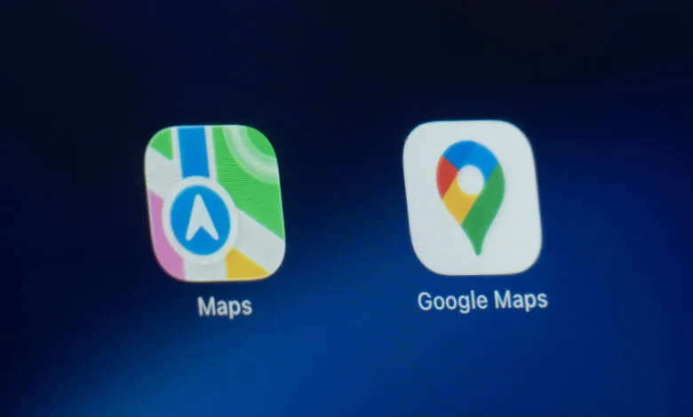 Maps and Google Maps app icons on a blue screen.