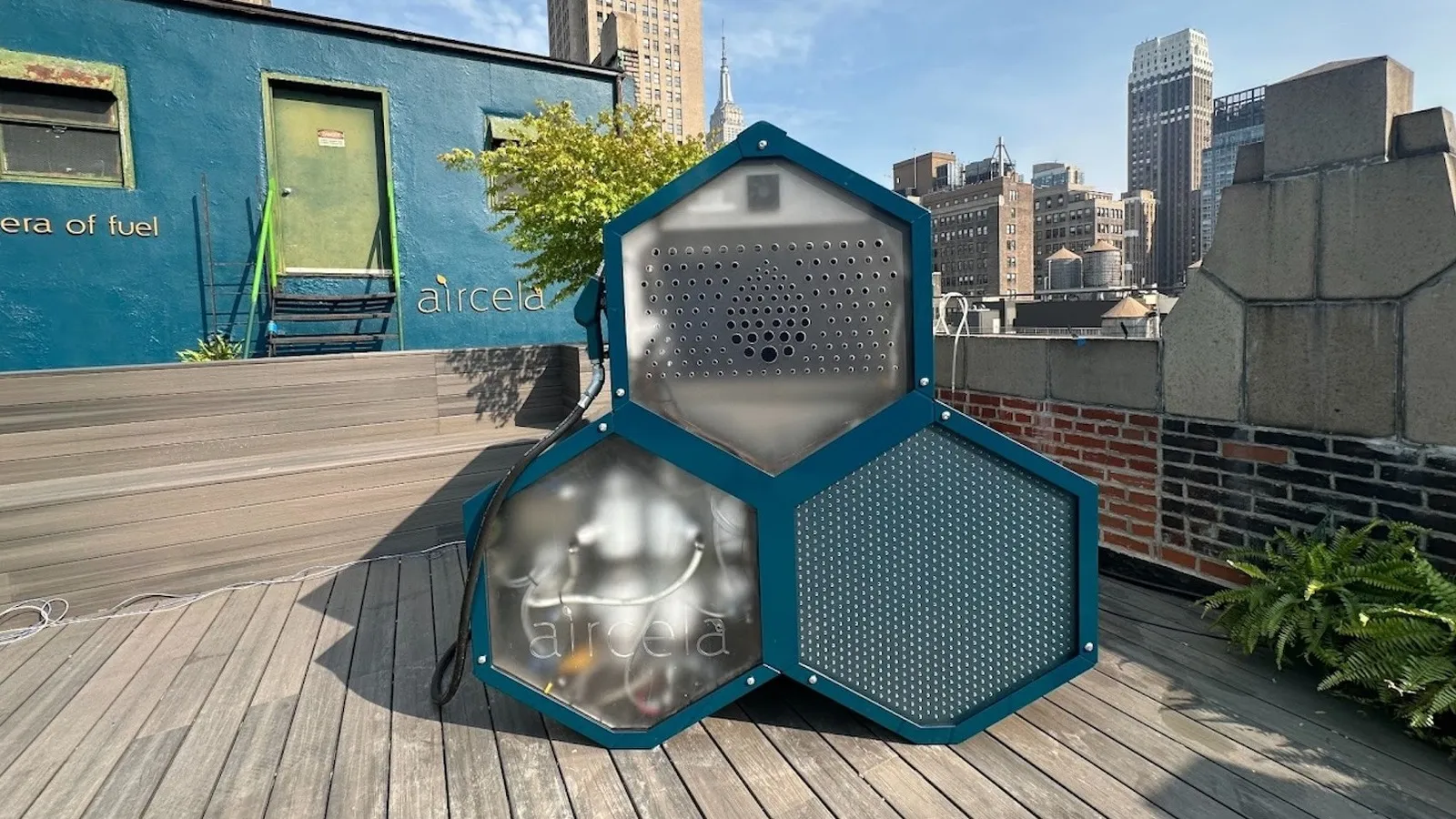 Airceal hydrogen fuel station on rooftop with city skyline.