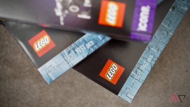 Close-up of two LEGO boxes showing piece counts and logos.