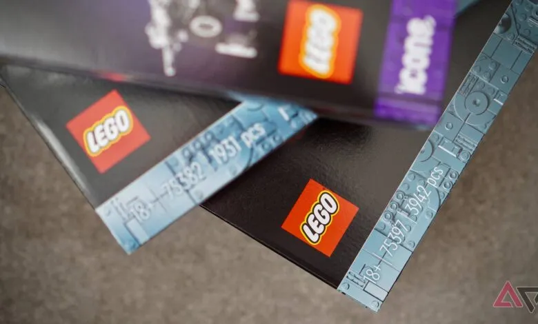 Close-up of two LEGO boxes showing piece counts and logos.