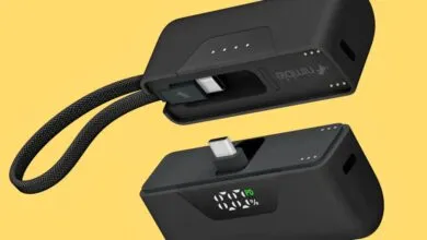 Shareable 10K Power Bank Splits Like a KitKat