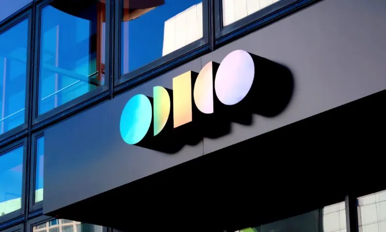 Odido logo on building exterior, colorful geometric shapes.