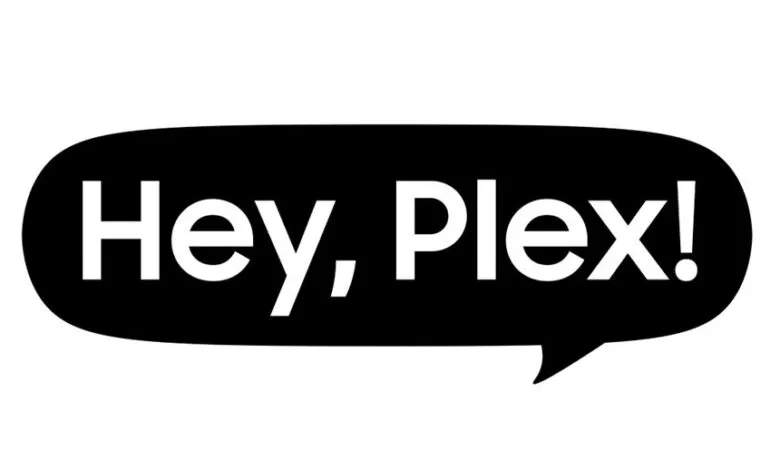 Black speech bubble with the words 'Hey, Plex!' in white text.