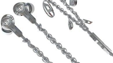 Shiny silver Diesel earbuds with chain detail for a stylish look.