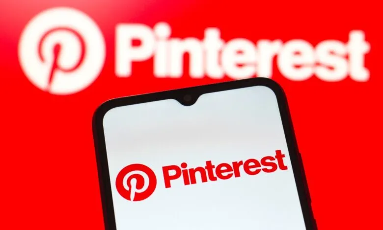 Pinterest logo displayed on a smartphone screen against a red background.