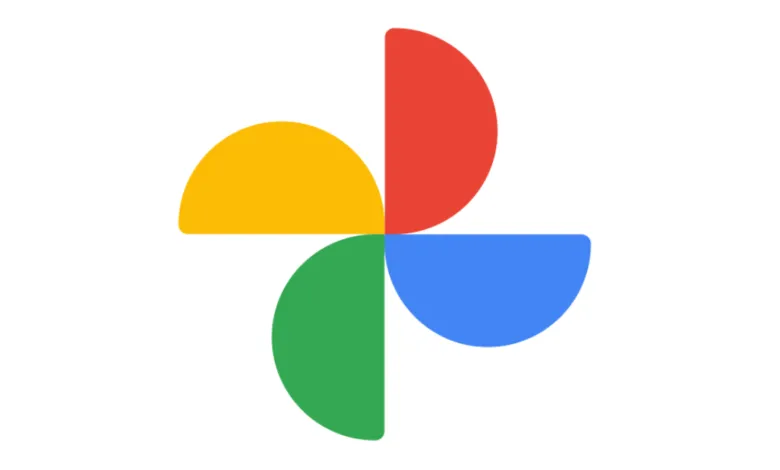 Google Photos logo: four colored semicircles arranged in a flower shape.