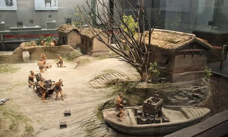 Diorama depicting daily life in the Shang Dynasty, featuring figures and buildings.