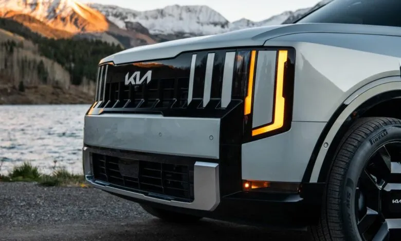 Close-up of a silver 2027 Kia Telluride SXP with mountains in the background.