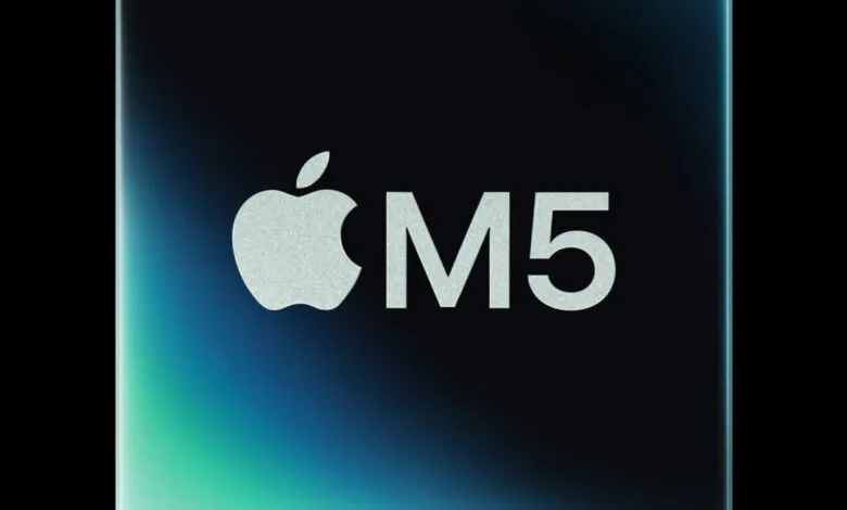 Apple M5 chip logo on a gradient background.