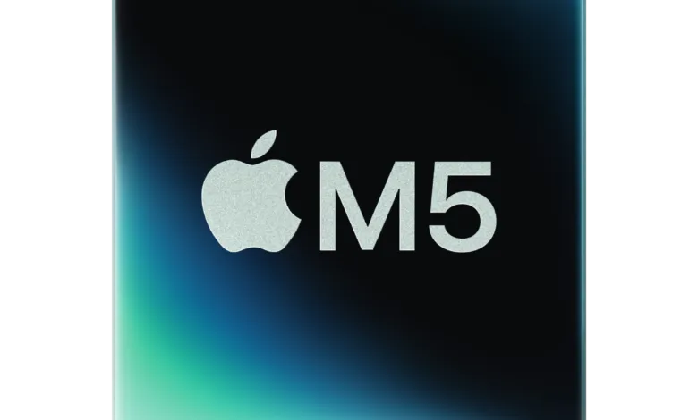 Apple M5 chip design on a gradient background.