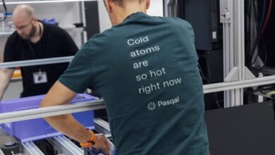 Man in Pasqal shirt: 'Cold atoms are so hot right now'