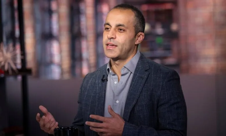 Man in suit gestures while speaking on Bloomberg TV.